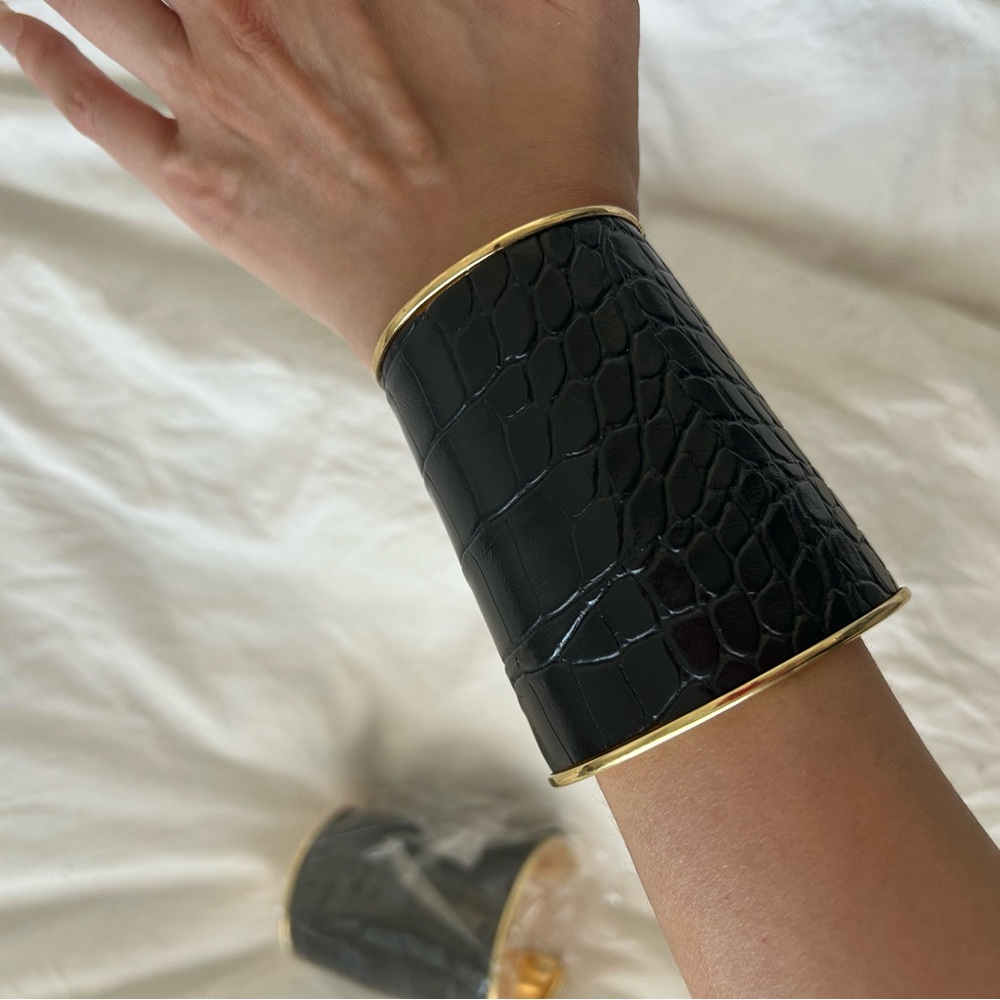 Black and Gold Cuff Bracelets set of 2 - Picture 4 of 4